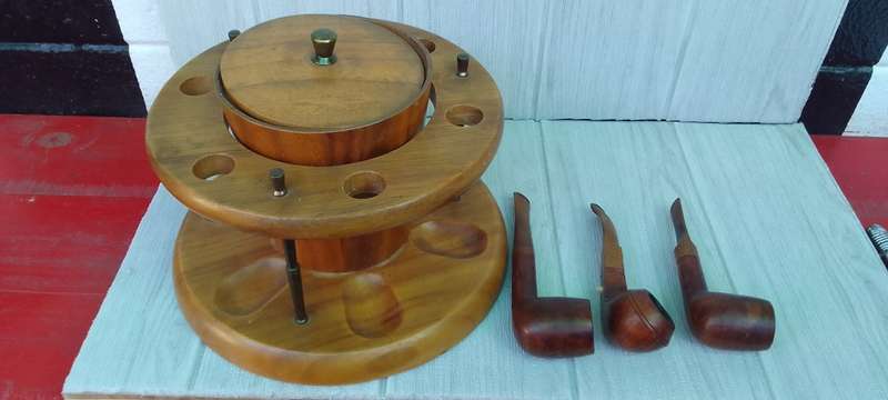 vintage pipe stand with 3 pipes